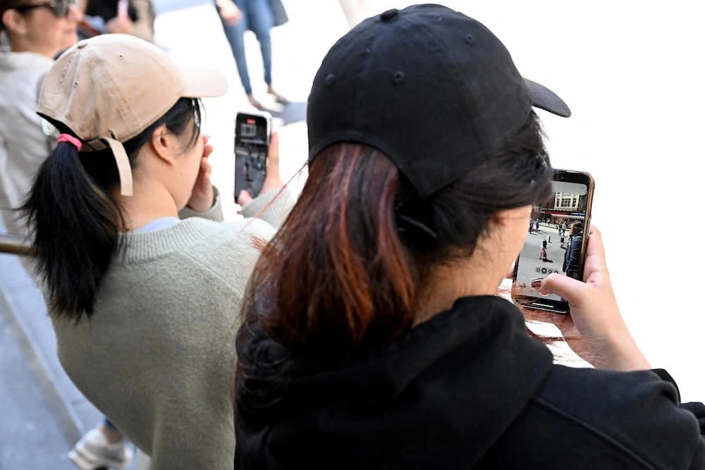 Internet rights group challenges Australia under-16 social media ban