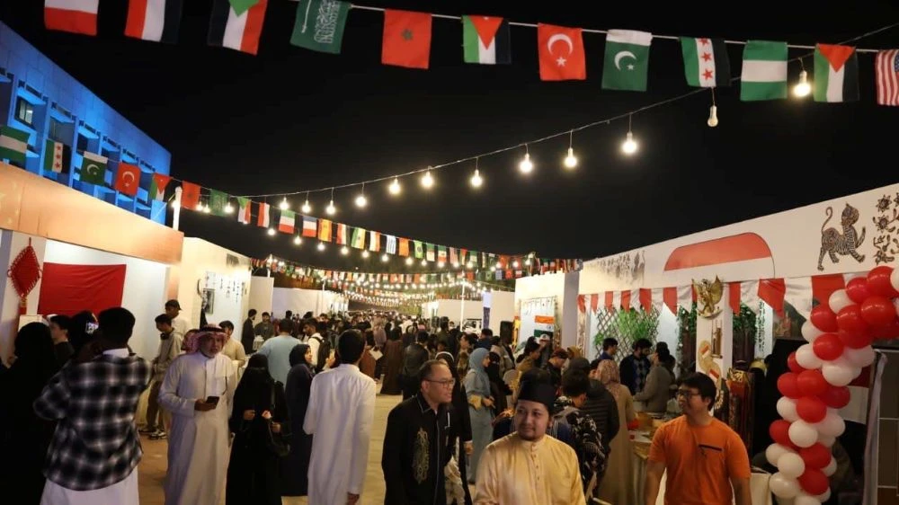 Crowds fill KFUPM’s outdoor plaza during the opening night of KFUPM WORLD. (Supplied)