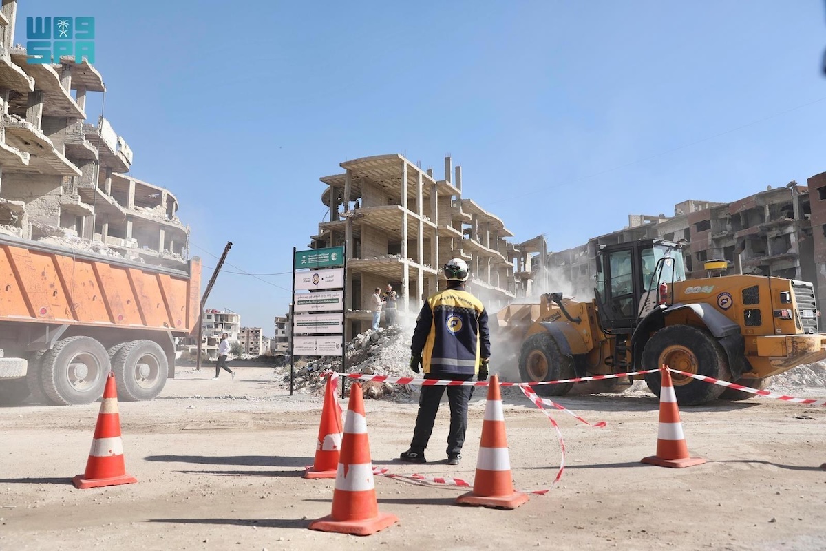 The project includes removing at least 85,500 cubic meters of debris — 46,500 in Douma and 39,000 in Darraya. (SPA)