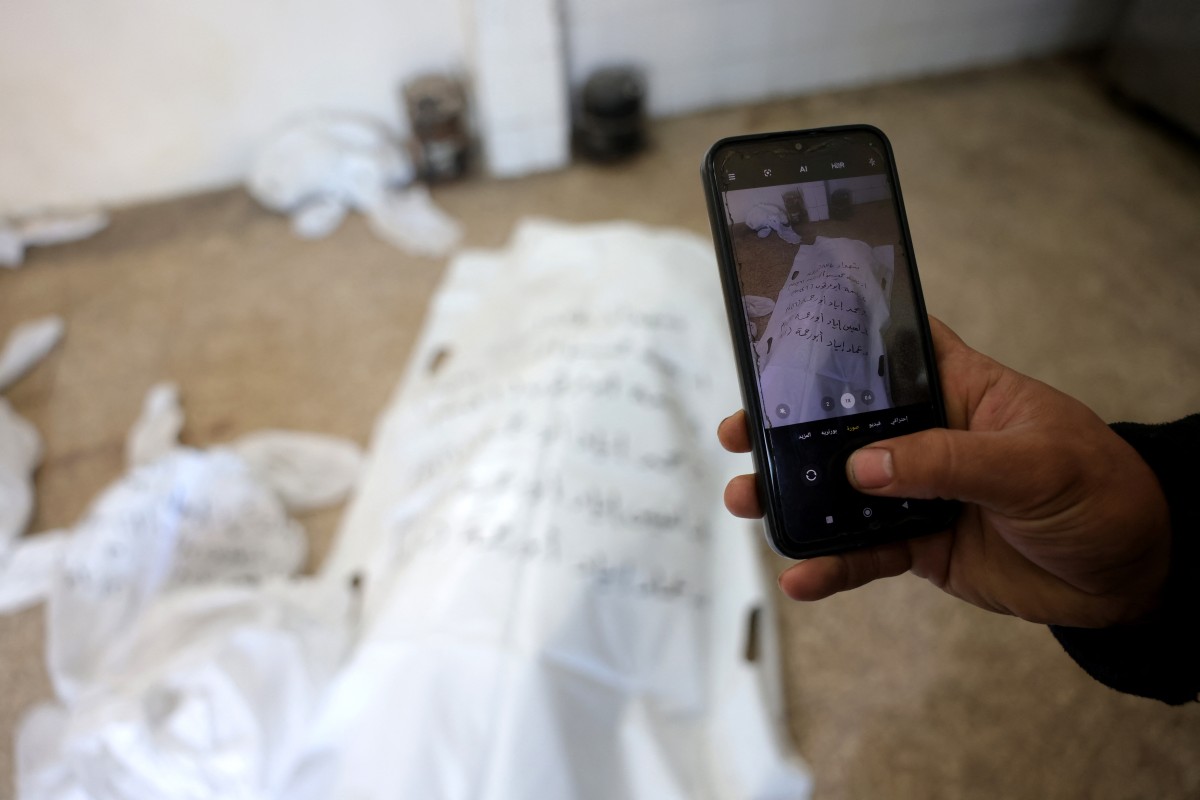 A labelled body bag containing the remains of identified Palestinians killed during Israel-Gaza war, waits to be collected at the morgue of the Al-Aqsa Hospital in Deir al-Balah, Dec. 3, 2025. (AFP)