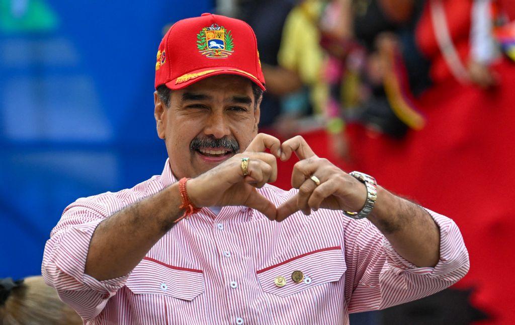 Venezuela’s President Nicolás Maduro makes a heart with his fingers for his supporters during a rally in Caracas on December 1, 2025. (AFP)
