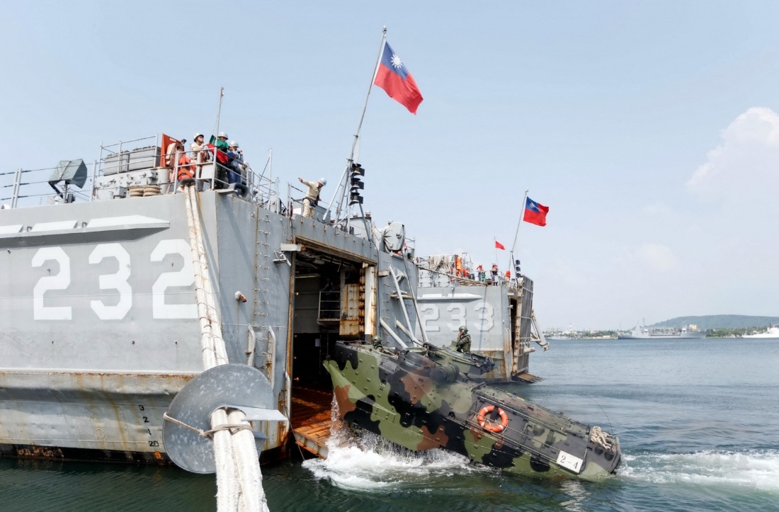 Taiwan navy soldiers drives a personnel vehicle into a warship near Taiwan during the annual Han Kuang drill in 2016. (AFP)