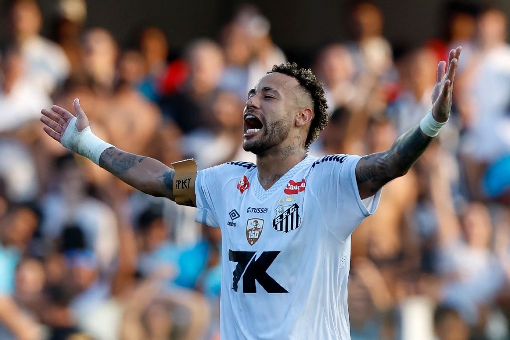 Santos’ forward Neymar celebrates at the end of the Brasileirao Serie A football match between Santos and Cruzeiro at the Urbano Caldeira Stadium in Santos, Sao Paulo state, Brazil on Sunday. (AFP)