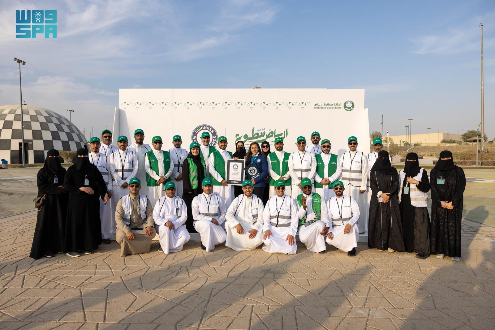Abdulwahab bin Fardan, the municipality’s assistant deputy mayor of community engagement, received the official record certificate from Guinness World Records representatives in Riyadh. (File/AFP)