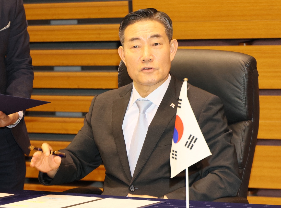 South Korean Defense Minister Shin Won-sik signs a document after a Japan-US-South Korea trilateral defense ministers meeting at Japan's defense ministry in Tokyo. (AFP)
