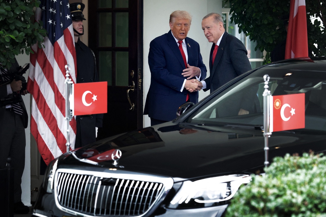 U.S. President Donald Trump greets President of Turkey Recep Tayyip Erdogan outside the West Wing in Washington, US. (AFP)