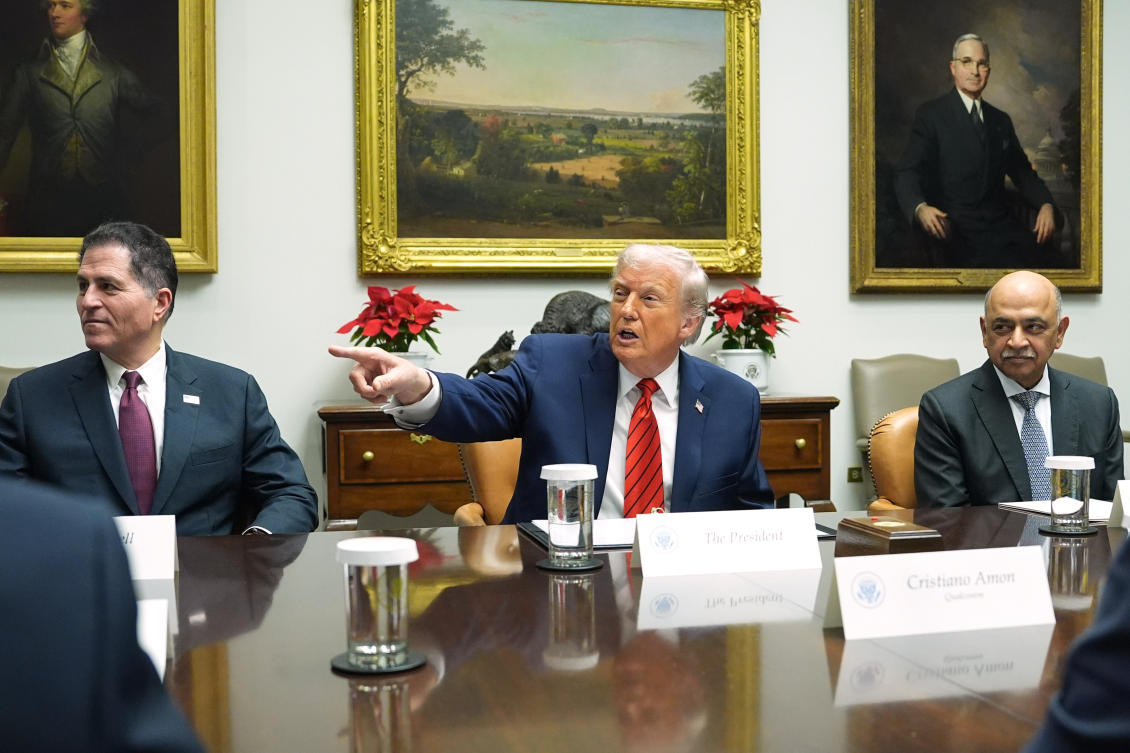 Flanked by Dell CEO Michael Dell, left, and IBM CEO Arvind Krishna, Donald Trump speaks during a roundtable in the Roosevelt Room of the White House, Washington, D.C., Dec. 10, 2025. (AP Photo)
