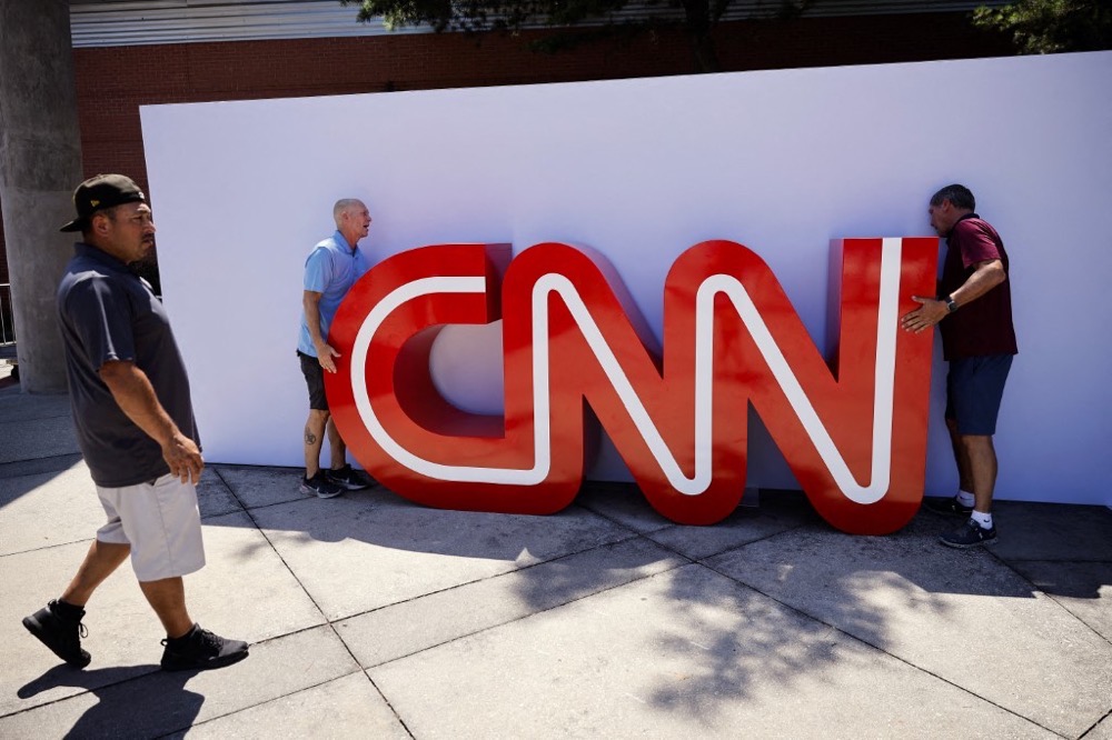 Trump demands CNN get new owners in Warner bidding war