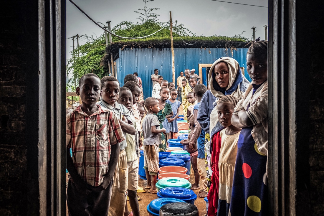 Refugees from eastern Democratic Republic of the Congo at a food distribution point at Nyarushishi Transit Camp in Rusizi district, Rwanda. (AFP)