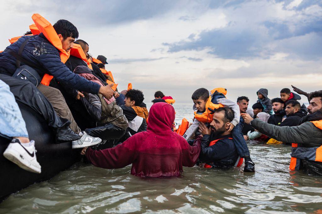 Migrants try to board a smuggler’s boat in an attempt to cross the English Channel off the beach of Gravelines, northern France in August 2025. (AFPFie)