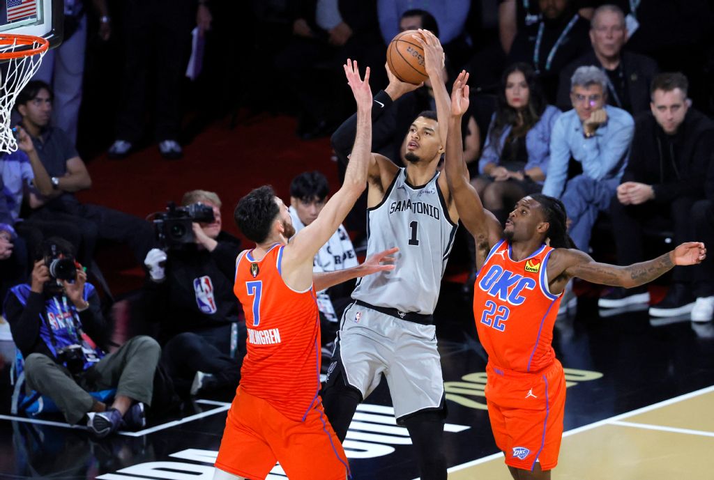 Victor Wembanyama of the San Antonio Spurs shoots between Chet Holmgren #7 and Cason Wallace #22 of the Oklahoma City Thunder in the fourth quarter of a semifinal game of the Emirates NBA Cup at T-Mobile Arena on Saturday in Las Vegas, Nevada. (Getty Images via AFP)