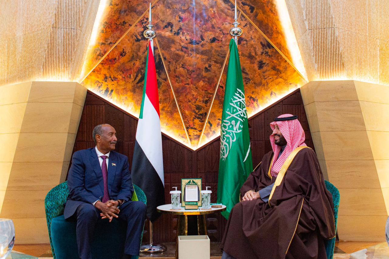 Saudi Arabia’s Crown Prince Mohammed bin Salman met Abdel Fattah Al-Burhan in Riyadh on Monday to discuss the latest developments in Sudan and efforts to restore security and stability in the country. (SPA)