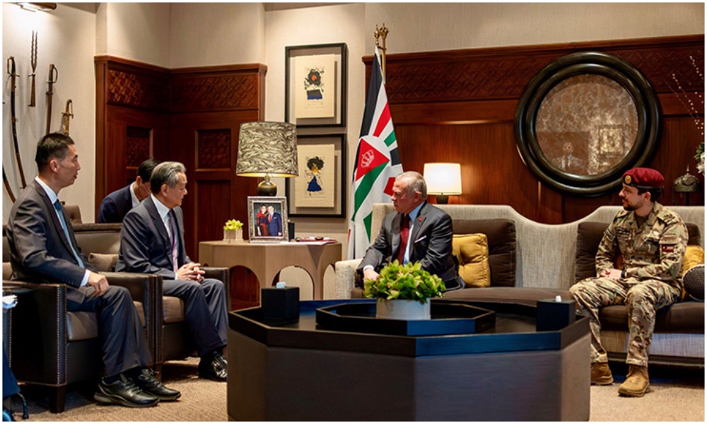 The meeting, which included Crown Prince Hussein, focused on enhancing economic and investment cooperation. (Petra)