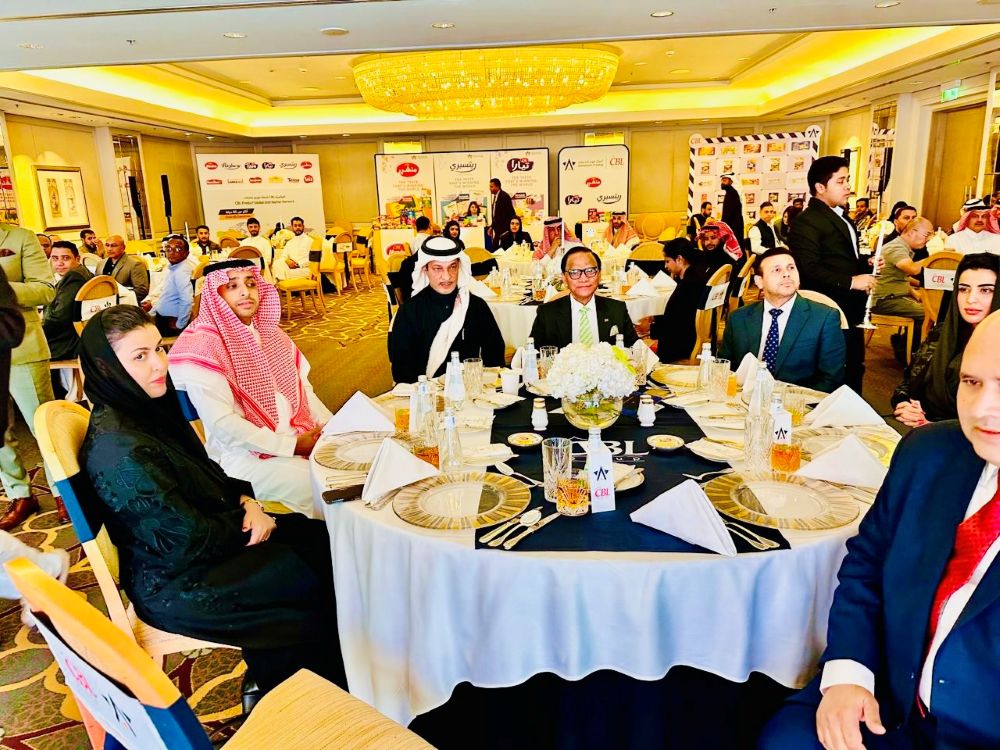 Sri Lankan ambassador Ameer Ajwad, center, with Mansour Al-Ajmi, Director of International Cooperation at Riyadh Chamber and officials from CBL Group and Aamalcom Trading. (Supplied)