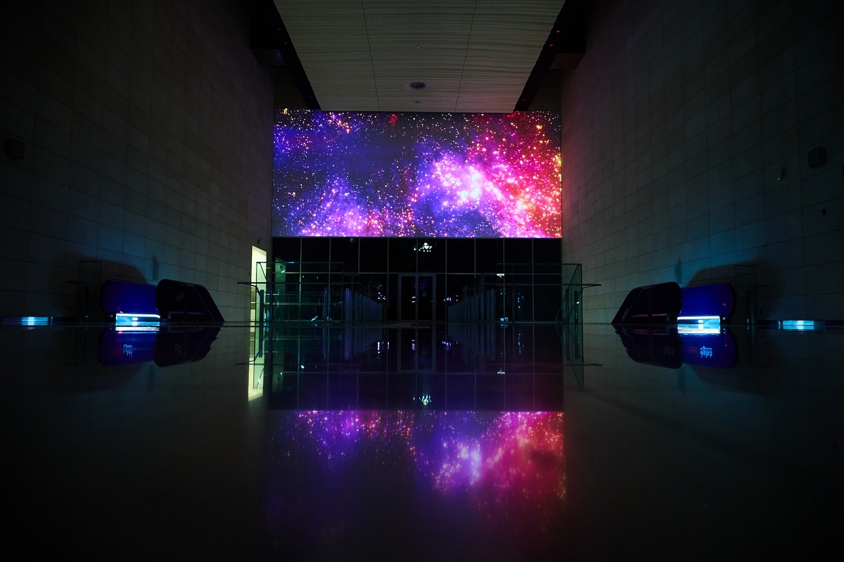 Roman Hill’s “Inflow:Outflow” consisted of two 15x7-meter projections in Riyadh’s STC metro station. (Supplied)