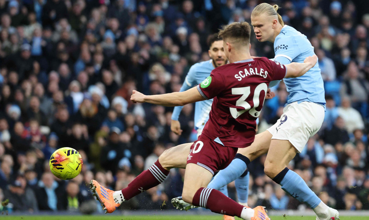 Manchester City's Norwegian striker #09 Erling Haaland (R) scores the opening goal to take the lead 1-0 during the English Premier League football match between Manchester City and West Ham United at the Etihad Stadium in Manchester, north west England, on December 20, 2025. (AFP)