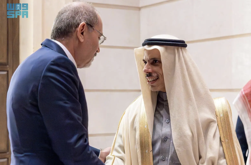Saudi Arabia’s Minister of Foreign Affairs Prince Faisal bin Farhan received Jordan’s Deputy Prime Minister and Minister of Foreign Affairs and Expatriates Ayman Safadi in Riyadh on Sunday. (SPA)