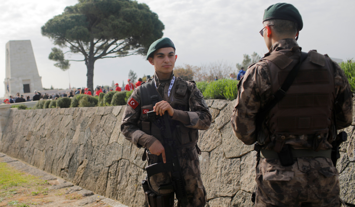 Turkish security forces stand guard in Canakkale, Turkey. (REUTERS file photo)