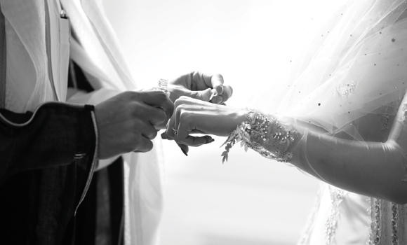 A total of 282 men and women will marry under the auspices of the Ensan Charity for Orphan Care in Riyadh on Dec. 29 and 30. (Reem Bajabaa/File Photo)