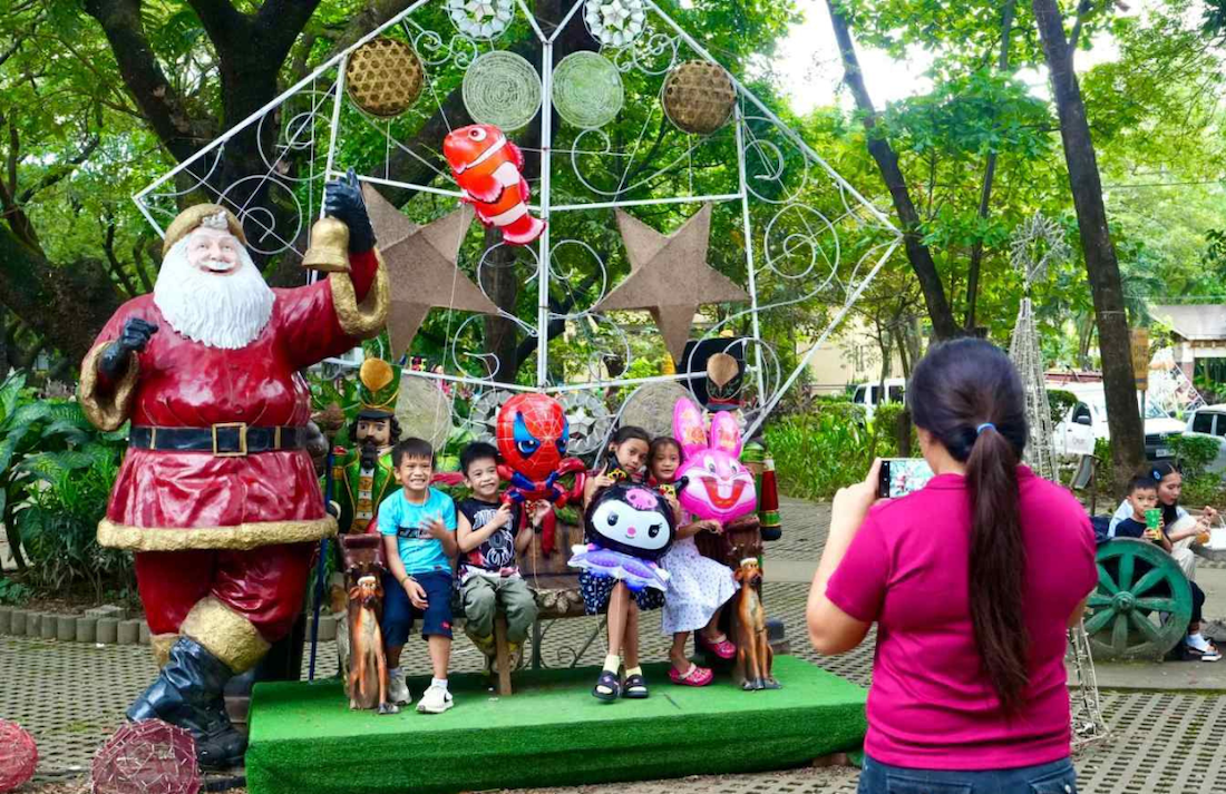 Children spend the afternoon at Quezon Memorial Circle in Quezon City, Philippines on Dec. 23, 2025. (PNA)