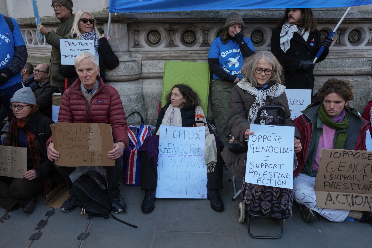 Protesters take part in a demonstration in support of "Defend Our Juries" and their campaign against the ban on Palestine Action, outside the Royal Courts of Justice, Britain's High Court, in central London on November 26, 2025. (AFP)