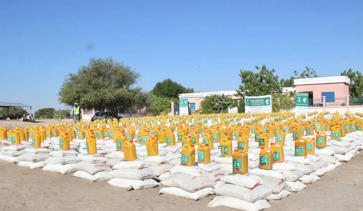 The assistance was provided as part of the project to distribute 800 tonnes of dates to support needy families in Chad. (SPA)