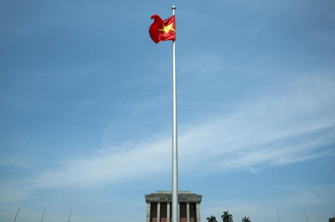 A Vietnamese flag flutters on the day Chinese President Xi Jinping visits the Ho Chi Minh Mausoleum during his visit to Hanoi, Vietnam, April 15, 2025. (FILE/Reuters)