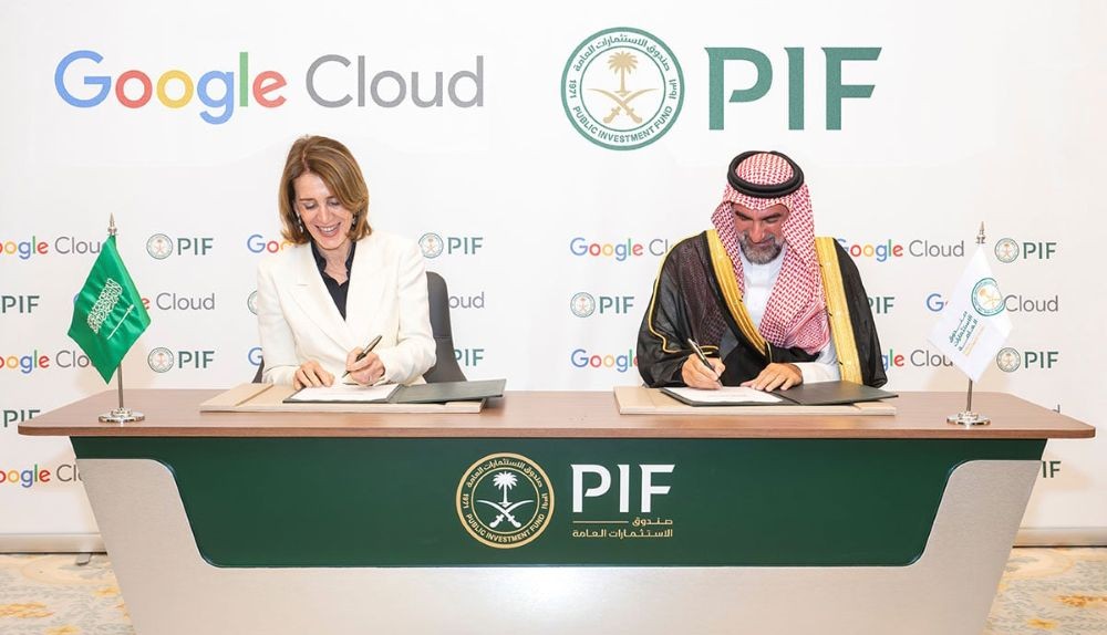 Google CIO Ruth Porat and PIF Governor Yasir Al-Rumayyan sign the strategic partnership to create a new global AI hub. (PIF)