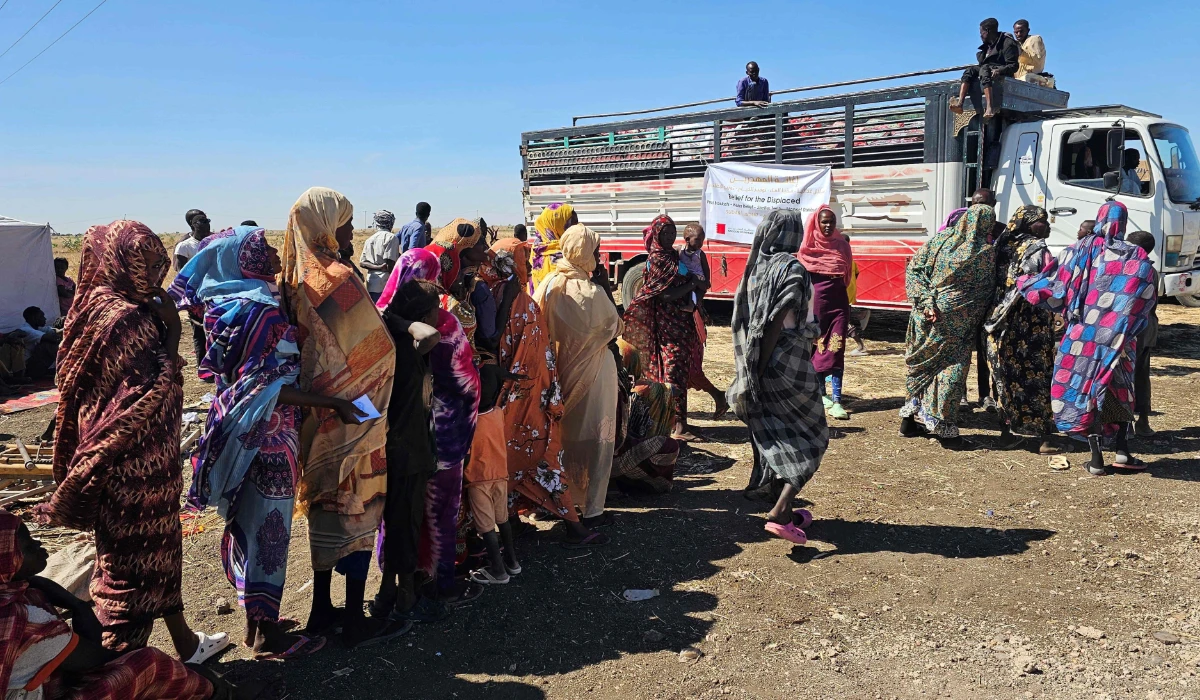 Sudanese displaced from the Heglig area in western Sudan wait to receive humanitarian aid in Gedaref State. (AFP)