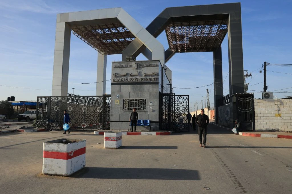 The foreign ministers of Saudi Arabia, Egypt, Jordan, UAE, Indonesia, Pakistan, Turkiye and Qatar on Friday expressed deep concern over Israeli statements regarding the opening of the Rafah crossing in one direction only. (AFP)