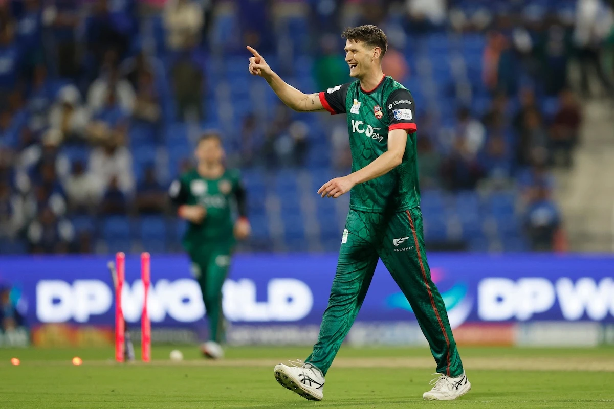 David Payne of Desert Vipers celebrates a wicket during Match 9 of the DP World ILT20 against the MI Emirates at the Zayed Cricket Stadium in Abu Dhabi. (CREIMAS/ILT20)