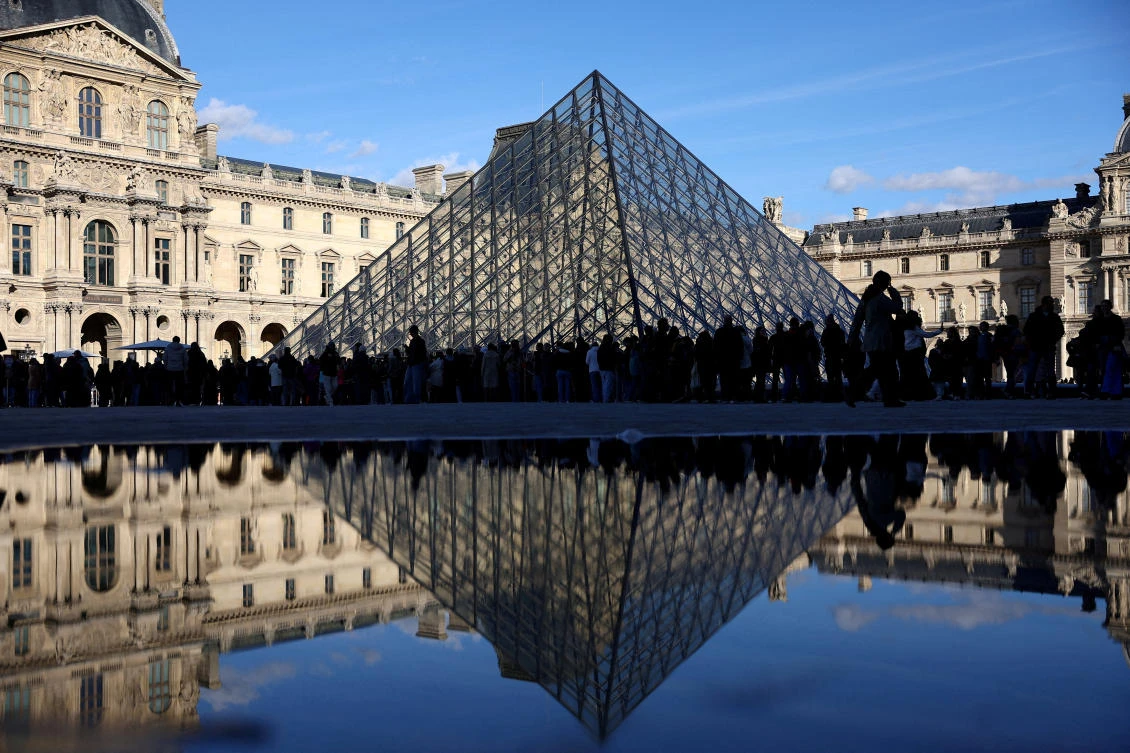 The thieves who stole crown jewels from the Louvre in October evaded police with just 30 seconds to spare due to avoidable security failures at the Paris museum. (Reuters)