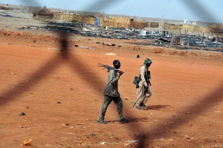 Sudanese soldiers walk in the oil town of Heglig on April 24, 2012. (File/AFP)