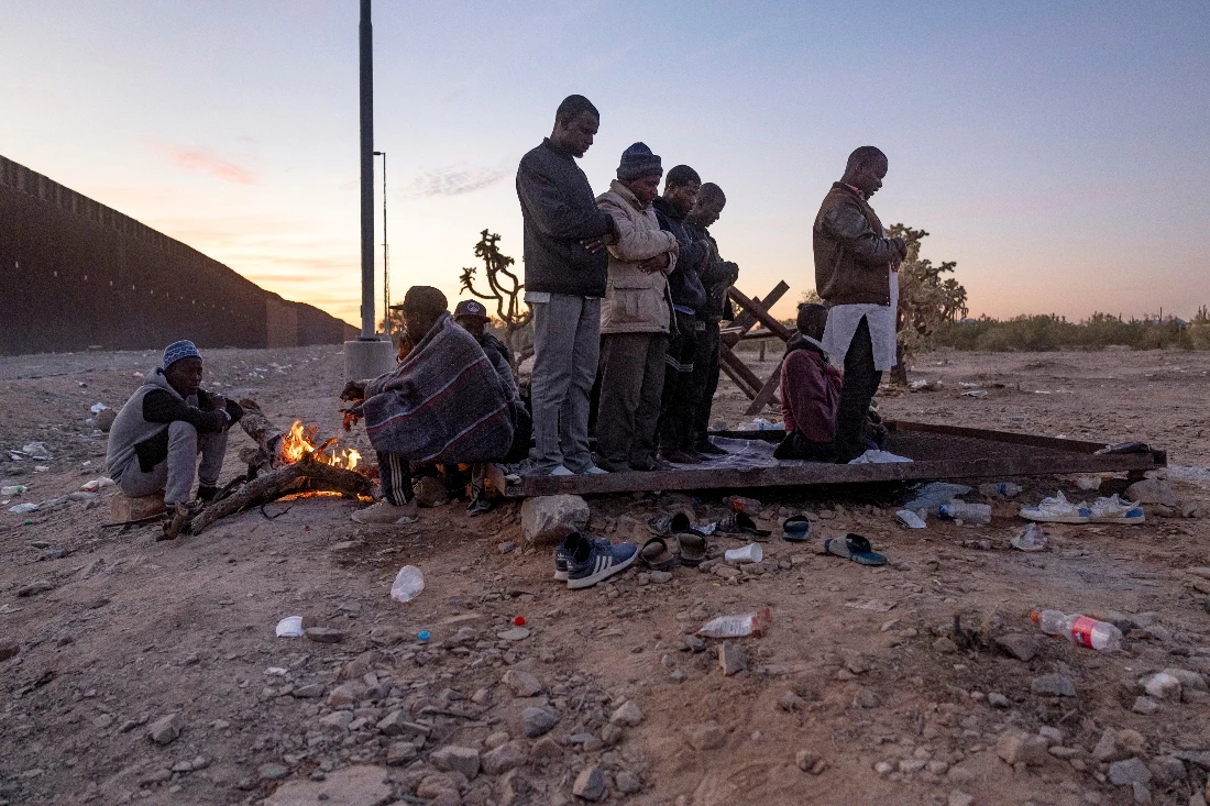 Muslim immigrants, most from the west African nation of Guinea, pray at sunset after crossing the U.S.-Mexico border in Arizona, US. (AFP)