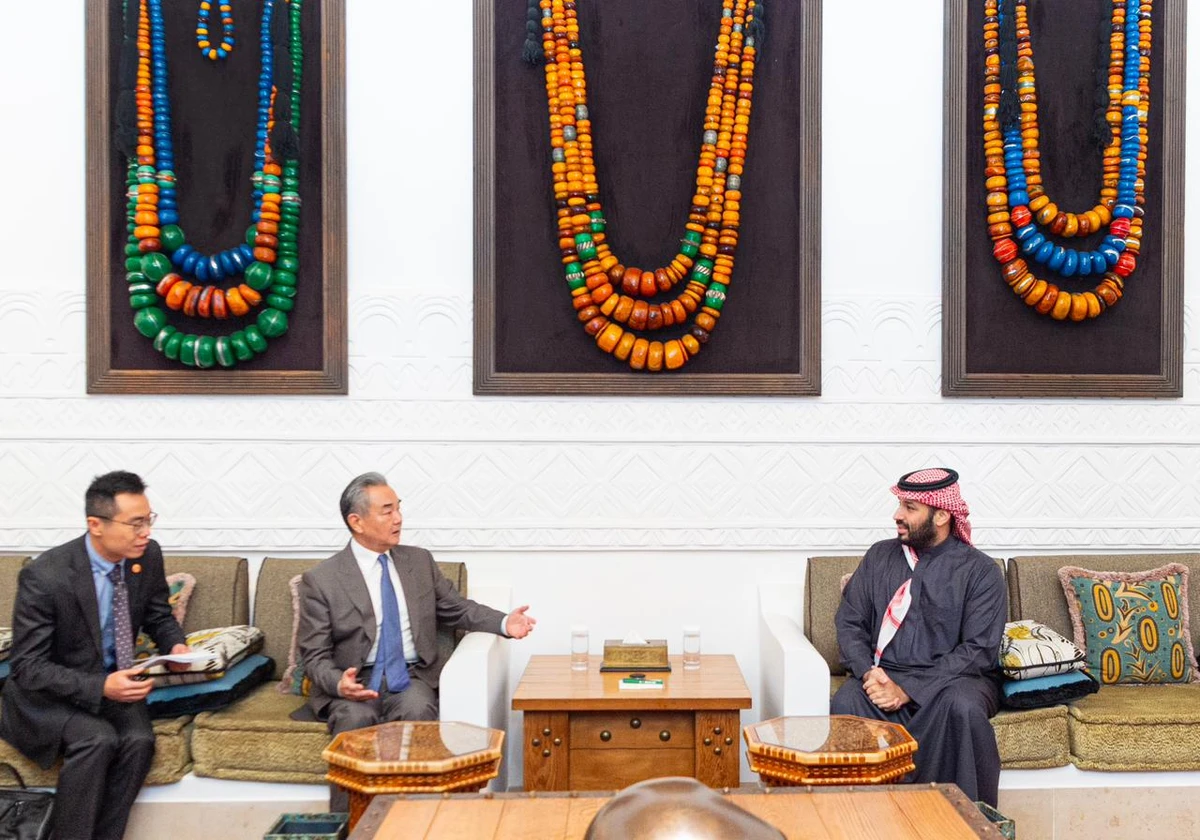 Saudi Crown Prince Mohammed bin Salman receives China’s Foreign Minister Wang Yi in Riyadh on Sunday. (SPA)