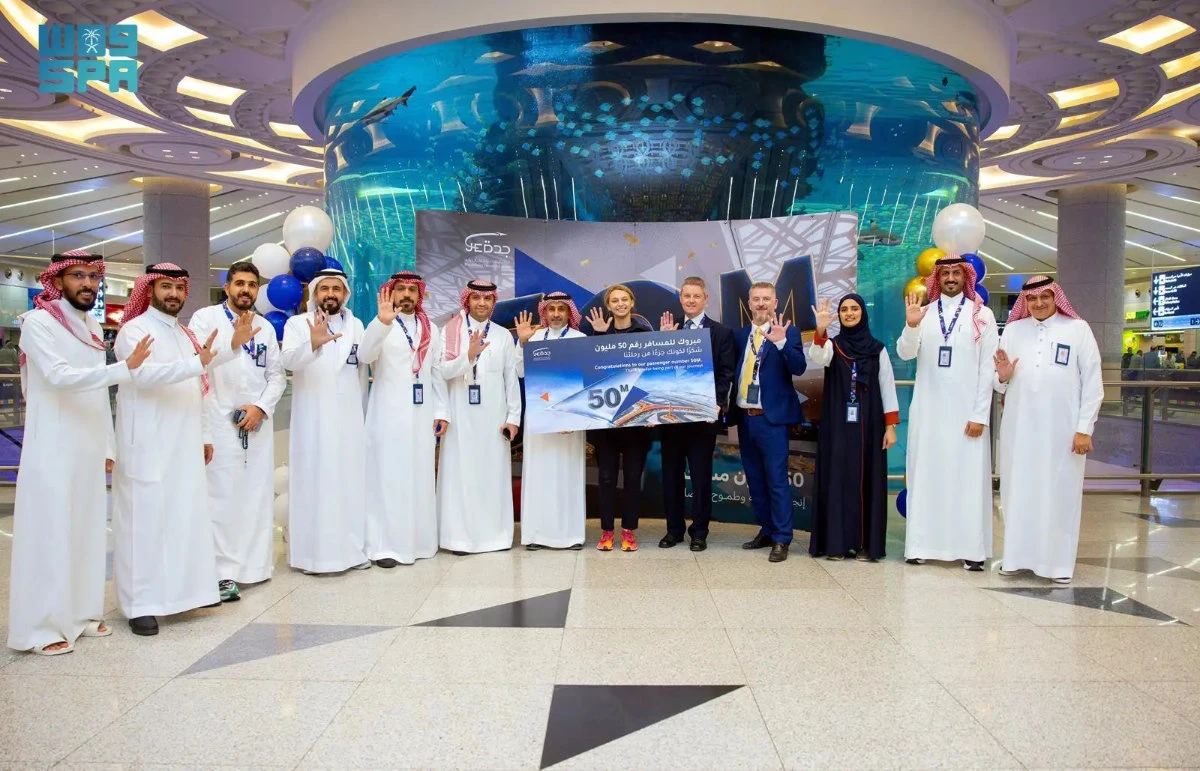 Executives of the Jeddah Airports Company presented a commemorative gift to the lucky 50 millionth passenger. (SPA)