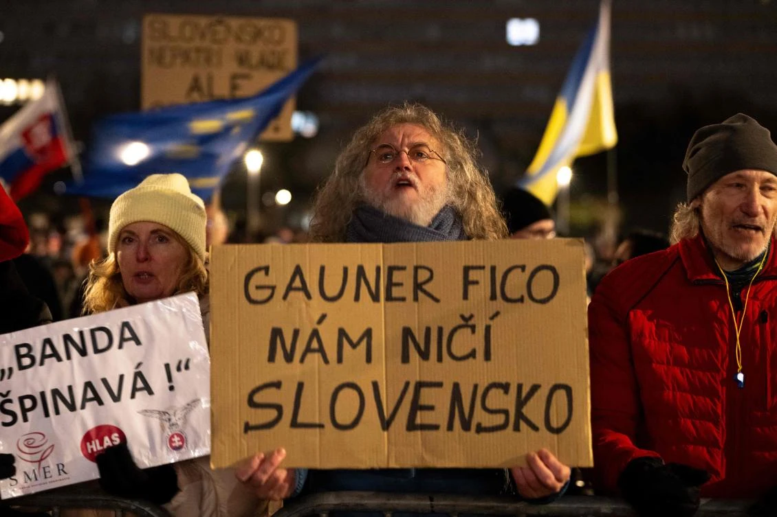 Thousands protest Slovak leader Fico over whistleblower office closure and penal code changes