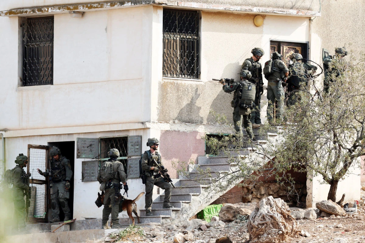 Israeli soldiers raid Palestinian homes in Tammun near Tubas in the Israeli-occupied West Bank, on November 4, 2025. (REUTERS/Raneen Sawafta)