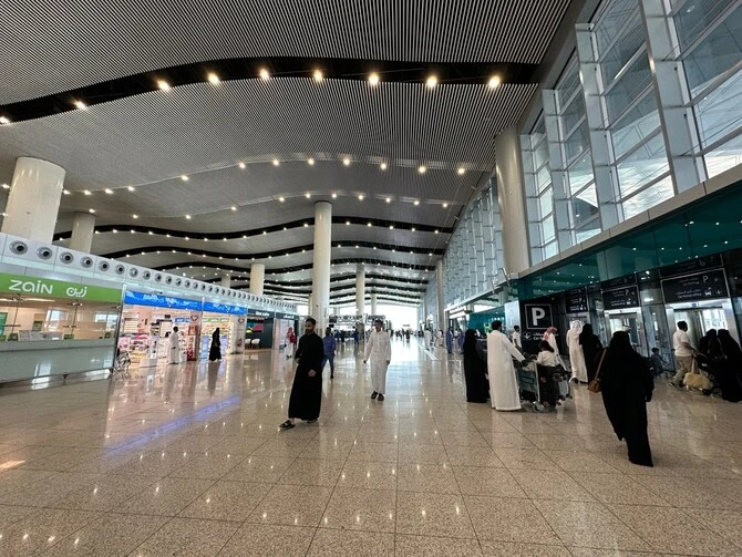 King Khalid International Airport in Riyadh said on Saturday that it had fully resumed operations following coordination and ongoing follow-up with airlines and relevant authorities after around 200 flights were cancelled or rescheduled on Friday. (Shutterstock/File Photo)