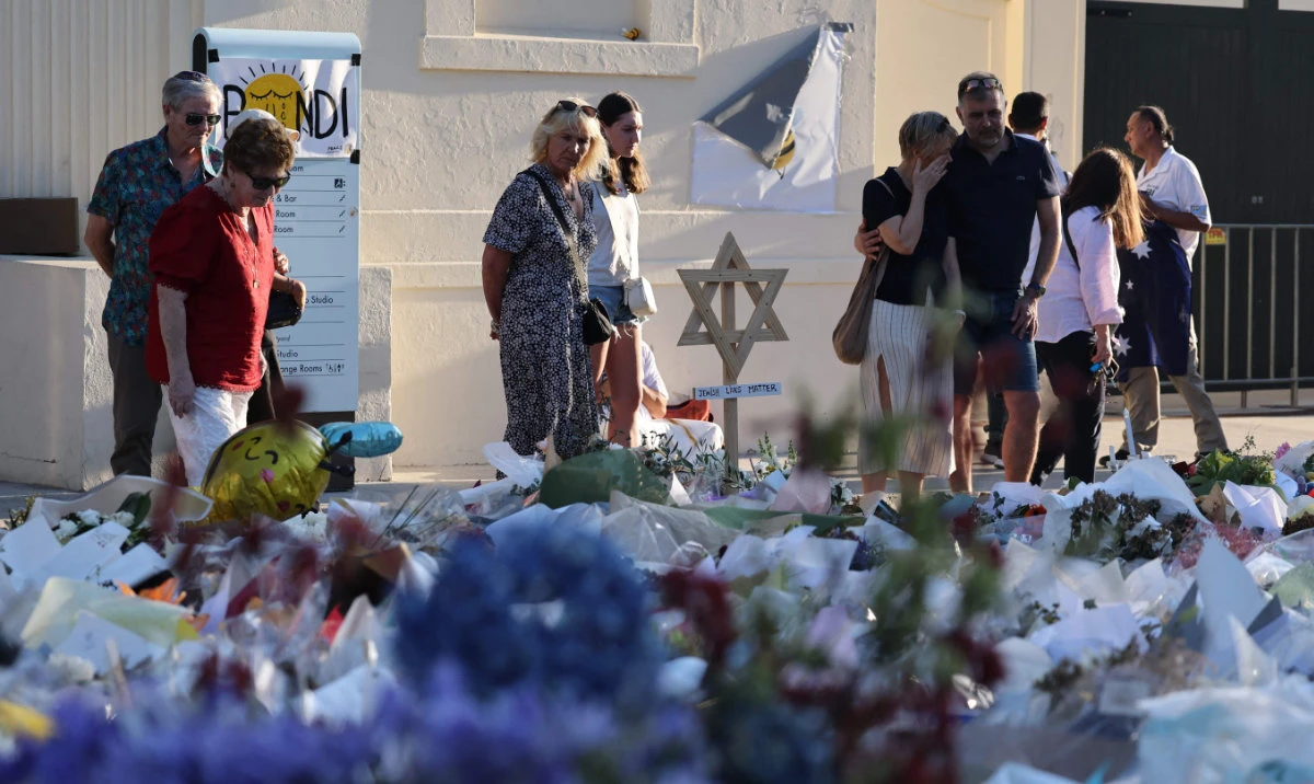 Australia holds day of reflection to honor victims of Bondi Beach attack