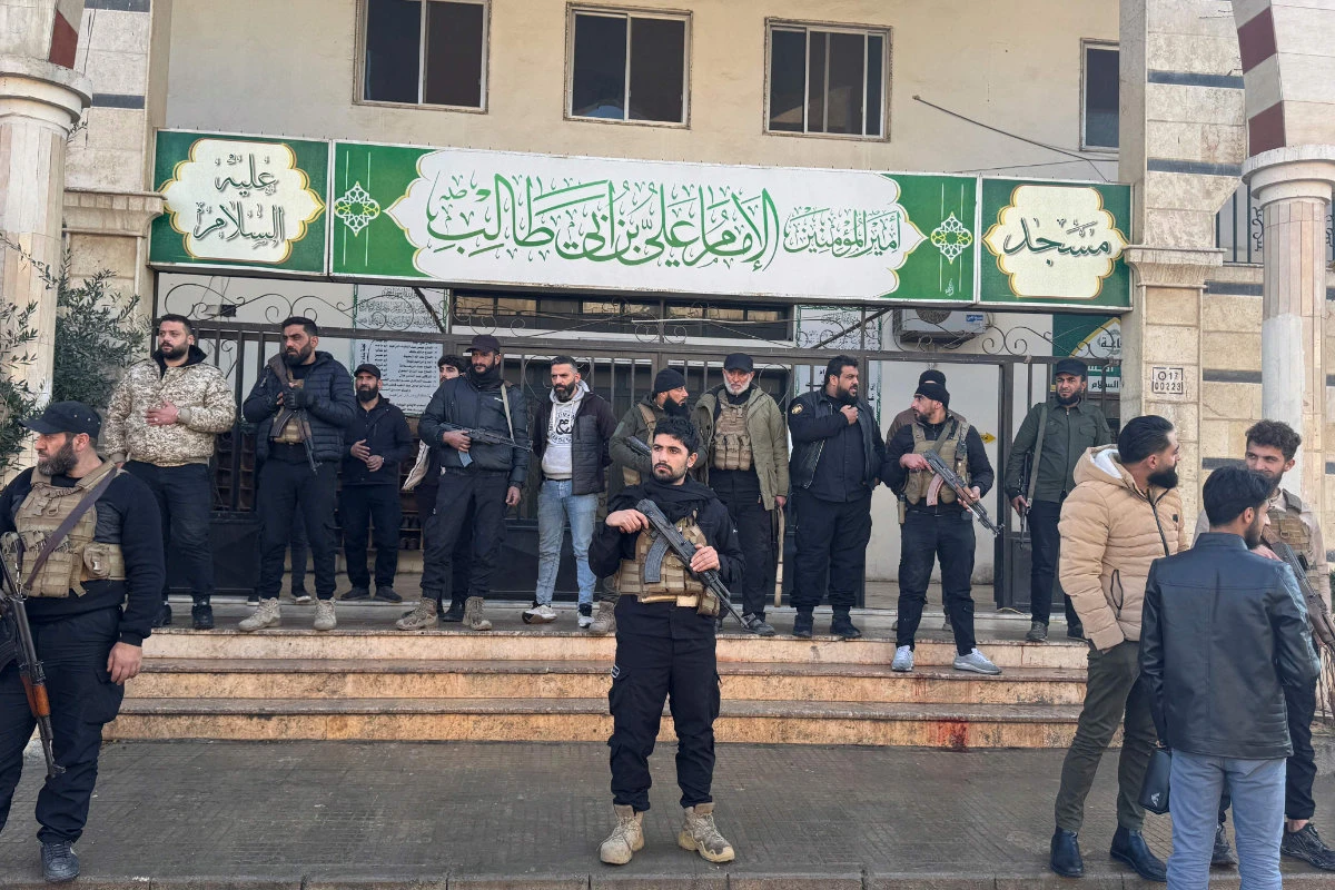 Security officers stand outside the Imam Ali ibn Abi Talib Mosque following an explosion in the Wadi al-Dahab neighborhood of Homs on December 26, 2025. (AFP)