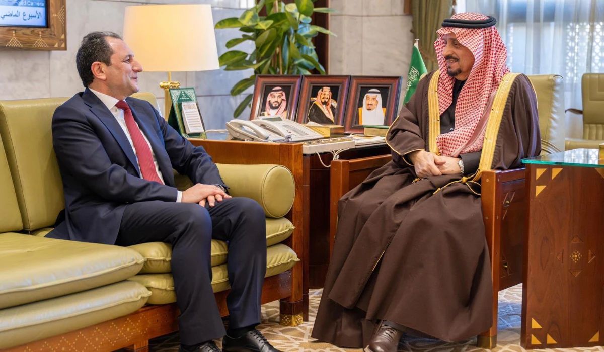 Prince Faisal bin Bandar (R) holds talks with Ali Karanouh in Riyadh. (SPA)