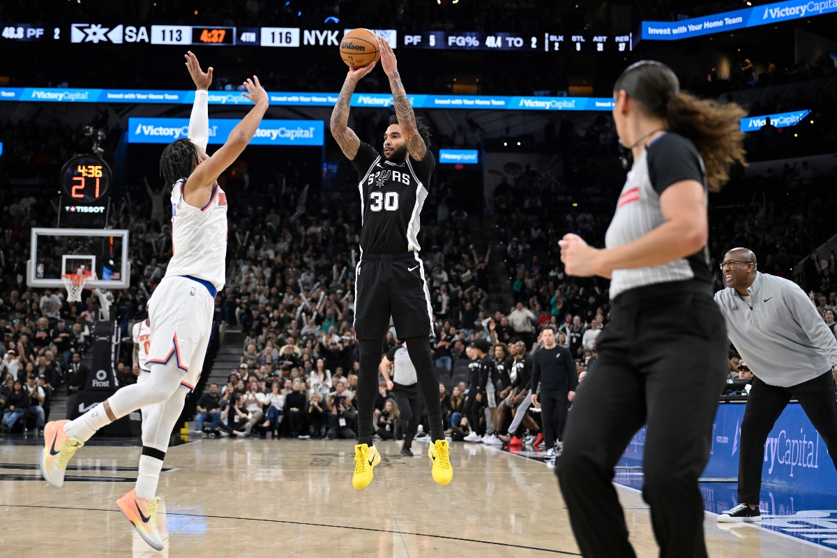 San Antonio Spurs forward Julian Champagnie shoots against New York Knicks guard Jalen Brunson during the second half of an NBA basketball game Wednesday in San Antonio. (AP)