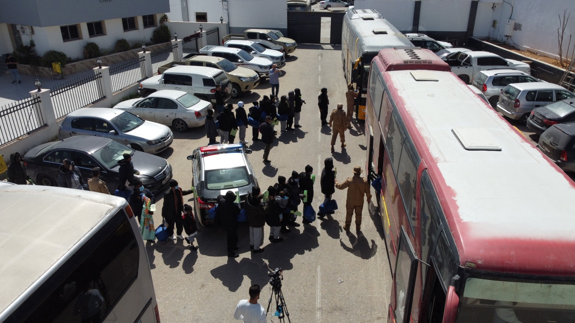 More than 170 irregular Nigerian migrants queue to board buses from the offices of the department of combating illegal migration. (AFP)