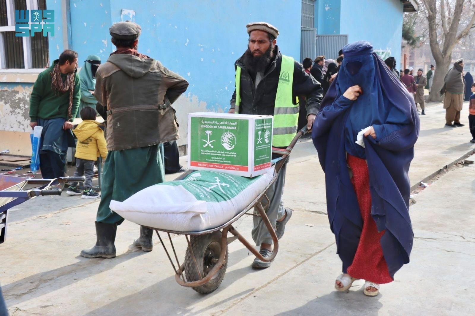 KSrelief distributes 404 food baskets in Takhar province, Afghanistan. (SPA)