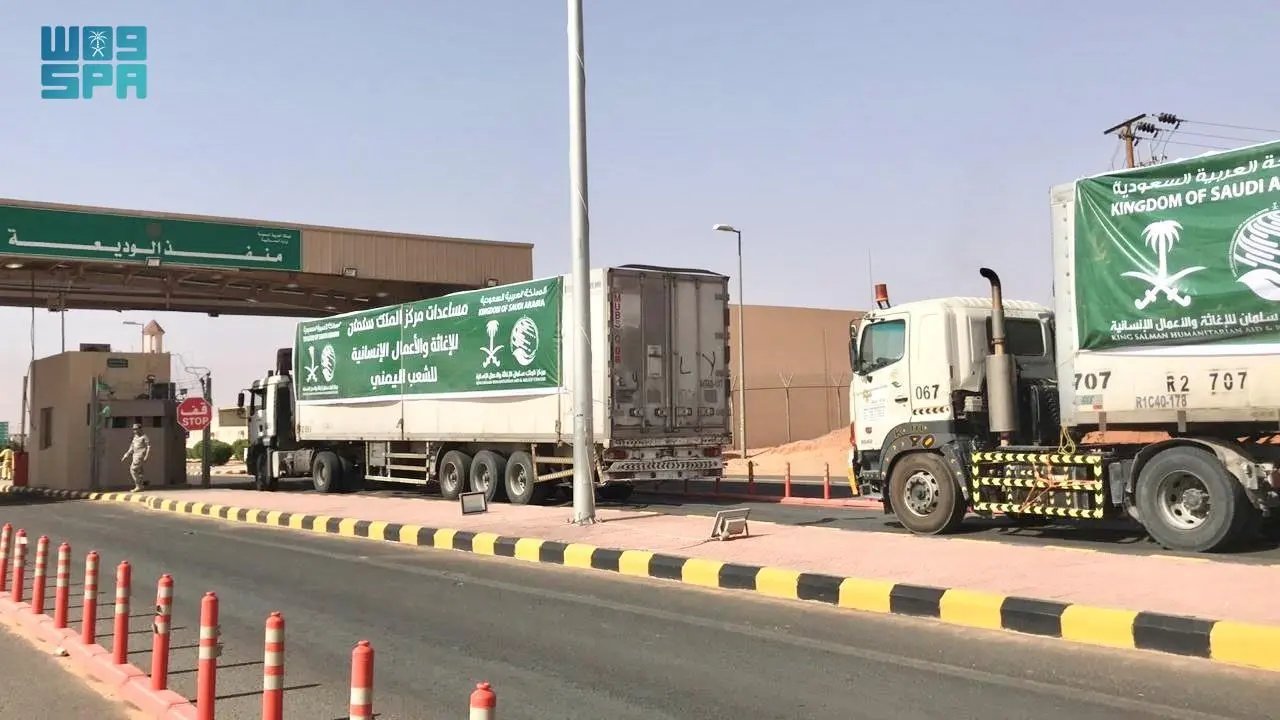 Seventy trucks carrying 1,400 tons of aid provided by the King Salman Humanitarian Aid And Relief Center arrive at Al-Wadi’ah border crossing on Sunday. (SPA)
