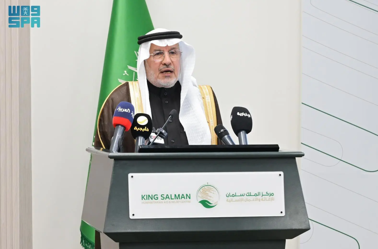 Adviser at the Royal Court and supervisor-general of KSrelief, Dr. Abdullah Al-Rabeeah, inaugurated the platform Monday morning at the center’s headquarters in Riyadh. (SPA)