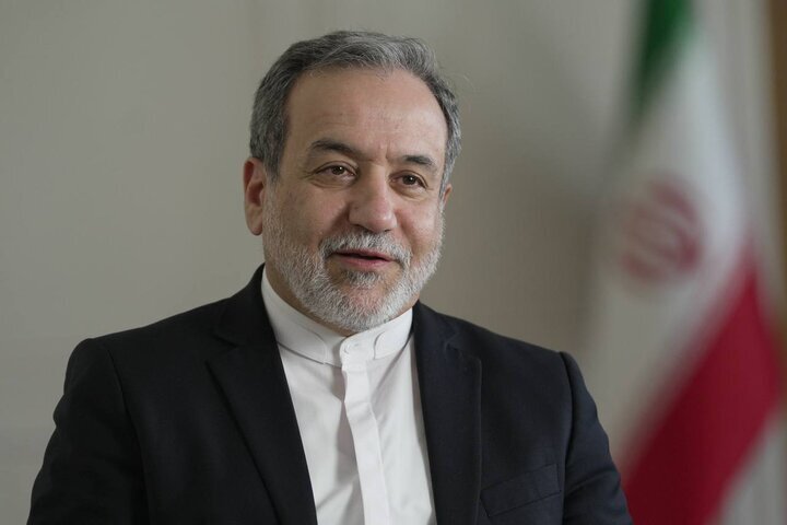 Iran’s Foreign Minister Abbas Araghchi will travel to Beirut with an economic delegation. (Mehr News Agency)