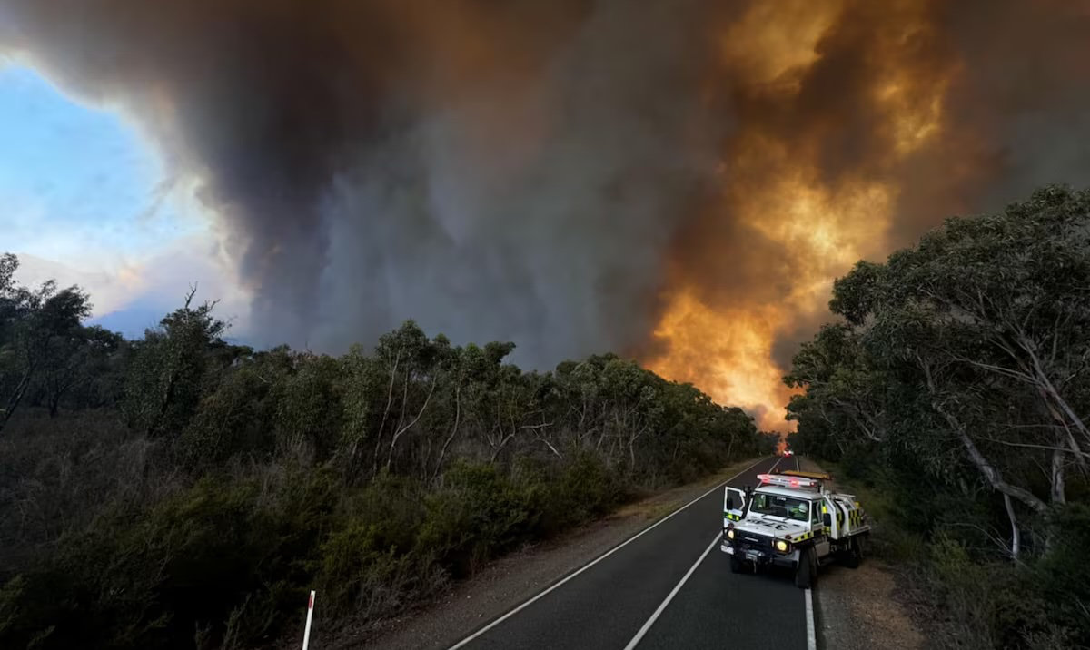 Country Fire Authority personnel work near a bushfire in the Grampians National park, in Victoria, Australia. (Reuters/File)