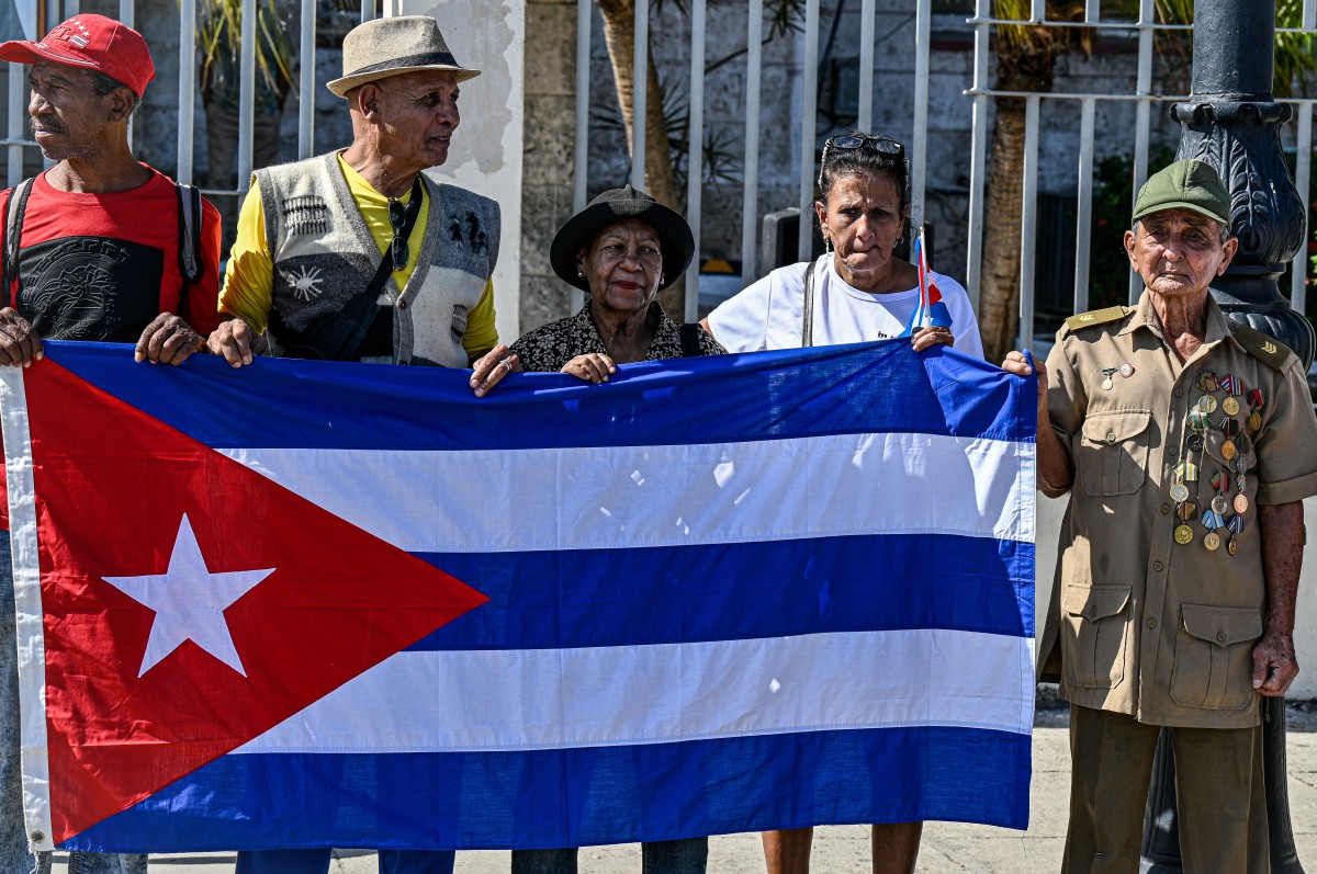 Cubans hold a national flag during the 67th anniversary of the Caravan of Freedom, commemorating Fidel Castro’s historic entry into Havana, which marked the start of the Cuban Revolution, in Havana, Jan. 8, 2026. (AFP)